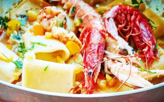 Paccheri in guazzetto di scampi e gamberi