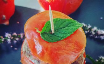 Pomodori ripieni al forno al profumo di menta.