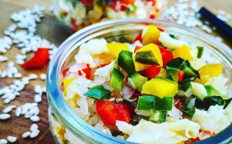 Risino schiritaki all'insalata di merluzzo e verdure