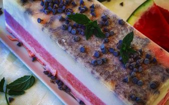 Semifreddo d'anguria e gocce di cioccolato