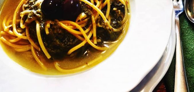 Spaghetti scarola e olive nere
