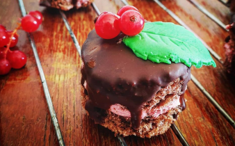 Mini cake di Natale ai frutti rossi