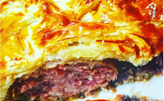 Cotechino avvolto in pasta foglia.