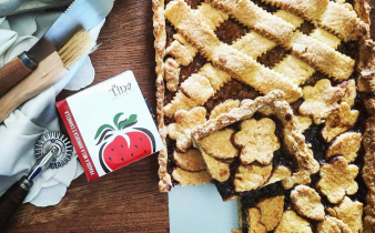 Crostata di fragole, mela annurca e cannella